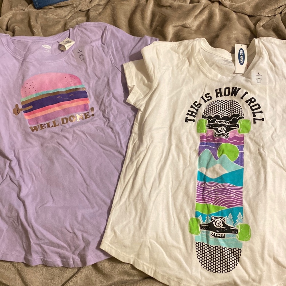 Girls Graphic tees- 2qty